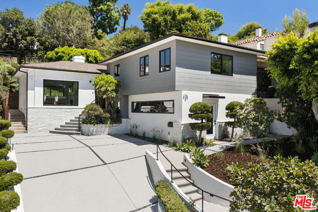 Property Photo: 2552 Armstrong Ave CA 90039