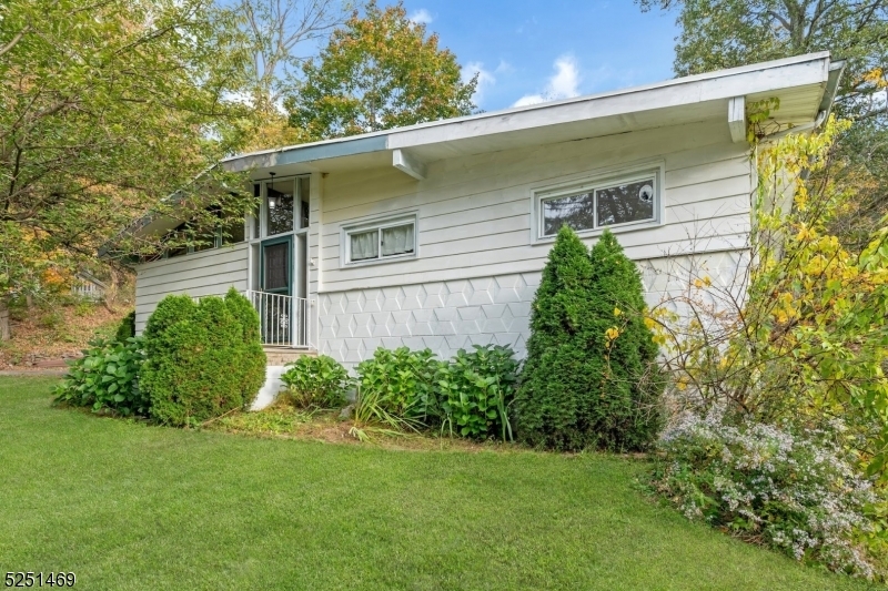 Property Photo:  89 Mohawk Trl  NJ 07456 