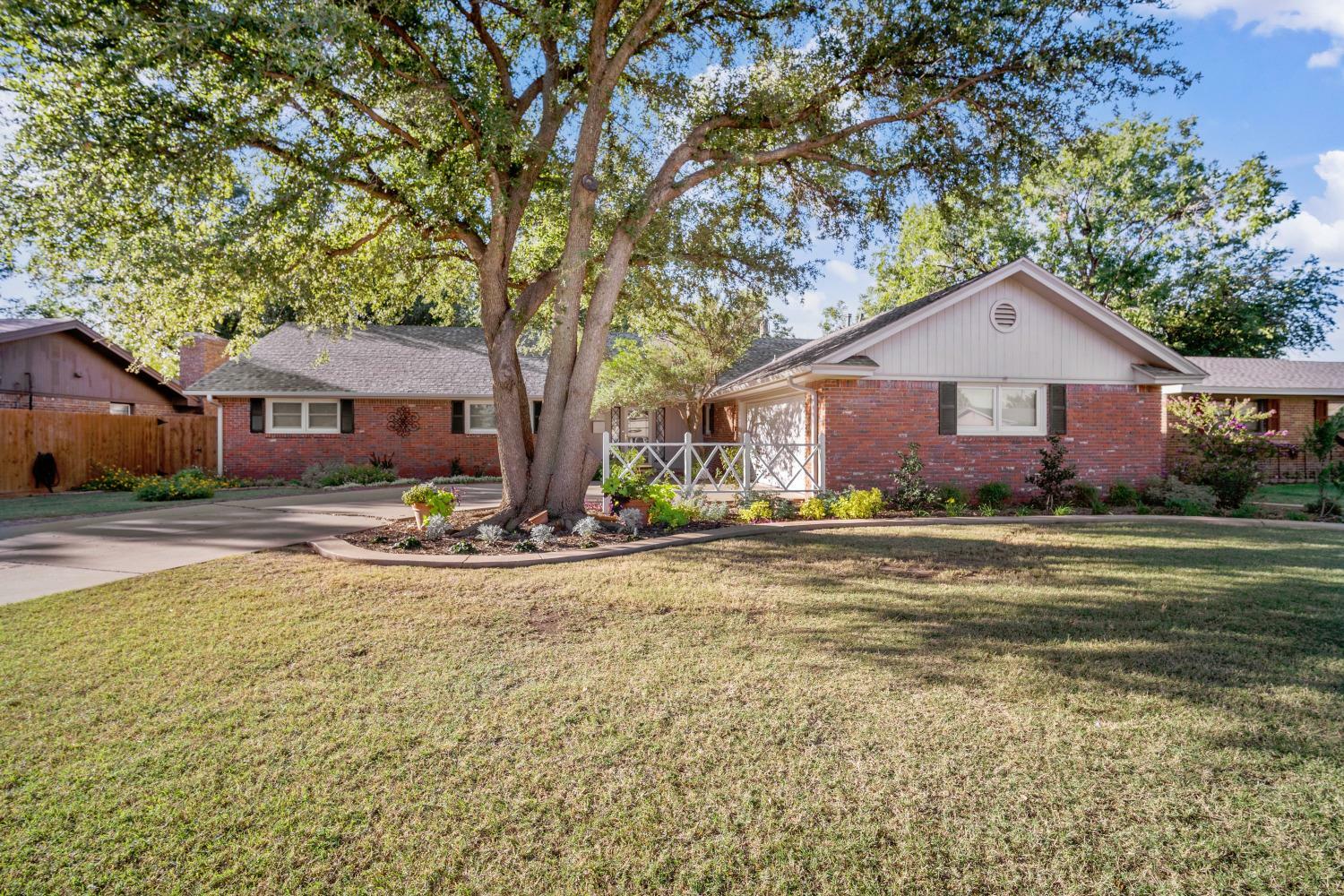 Property Photo:  2305 59th Street  TX 79412 