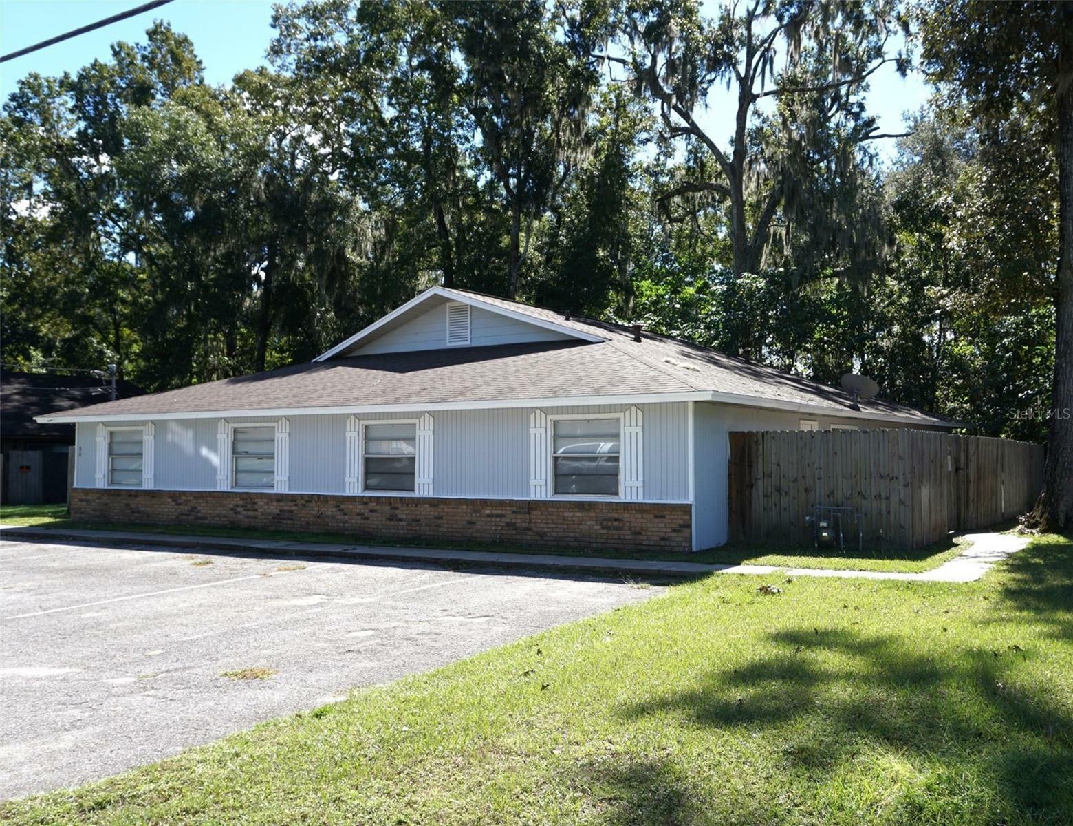 Property Photo:  2000 SE 40th Street Road  FL 34480 