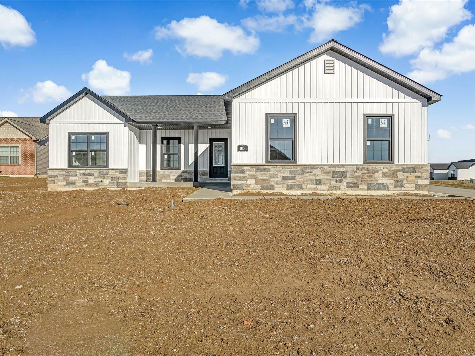 Property Photo:  813 Weller Ct  IL 62298 