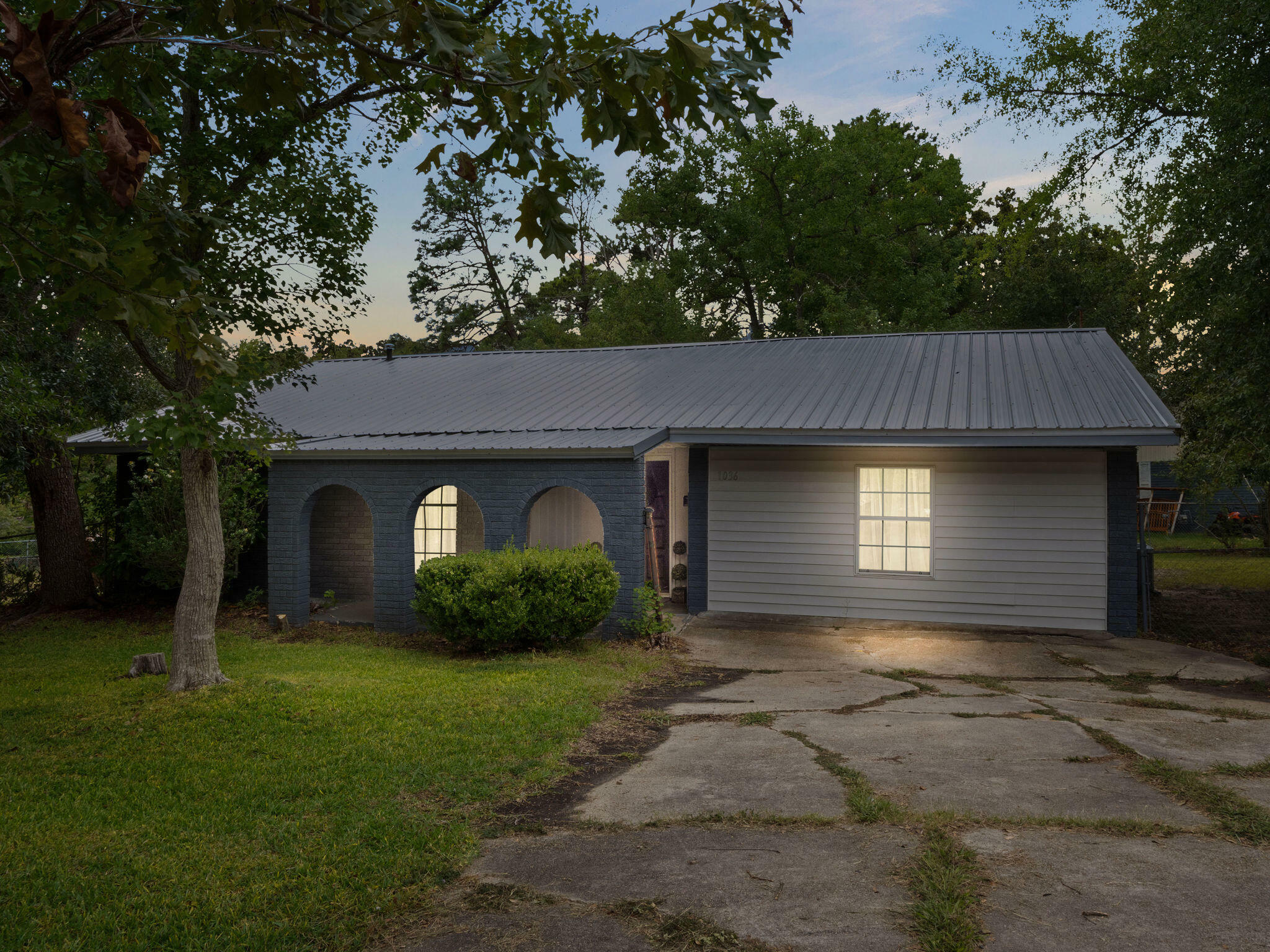 Property Photo:  1036 Anderson Dr  LA 71446 