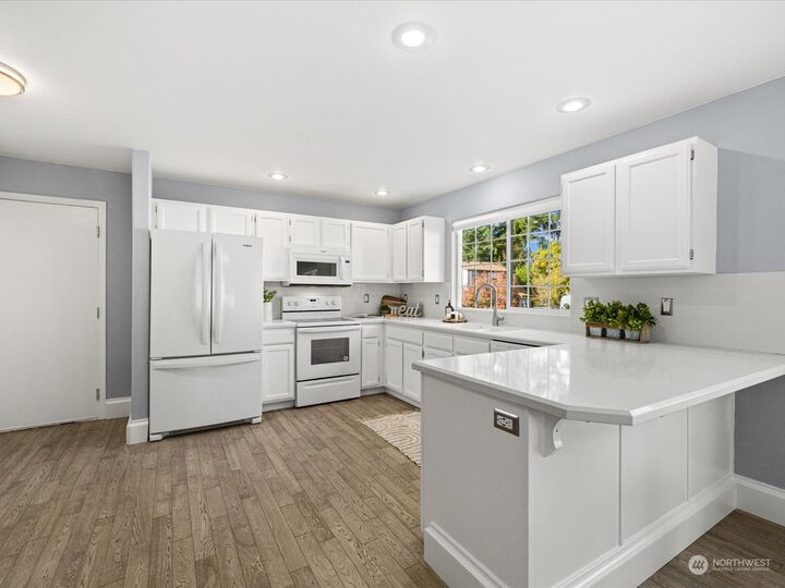 Property Photo:  5615 East Drive  WA 98203 