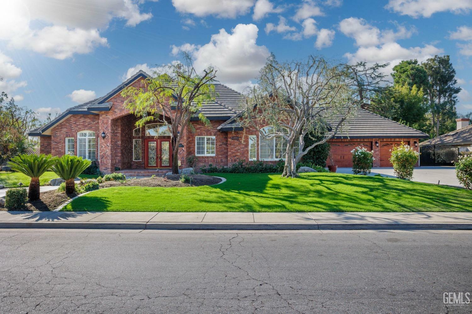 Property Photo: 10701 Haworth Lane CA 93311