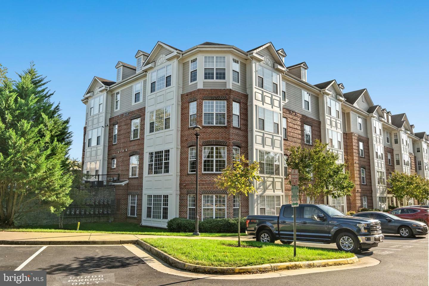 Property Photo: 621 Cobblestone Boulevard 305 VA 22401