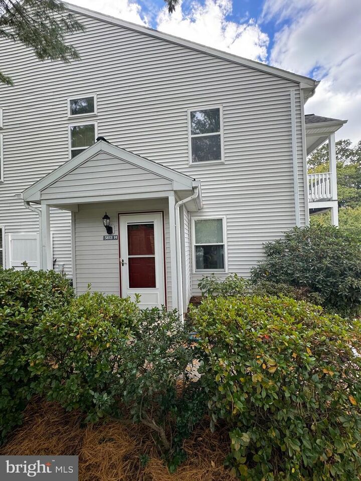 5813-H Hidden Lake Drive  Harrisburg PA 17111 photo