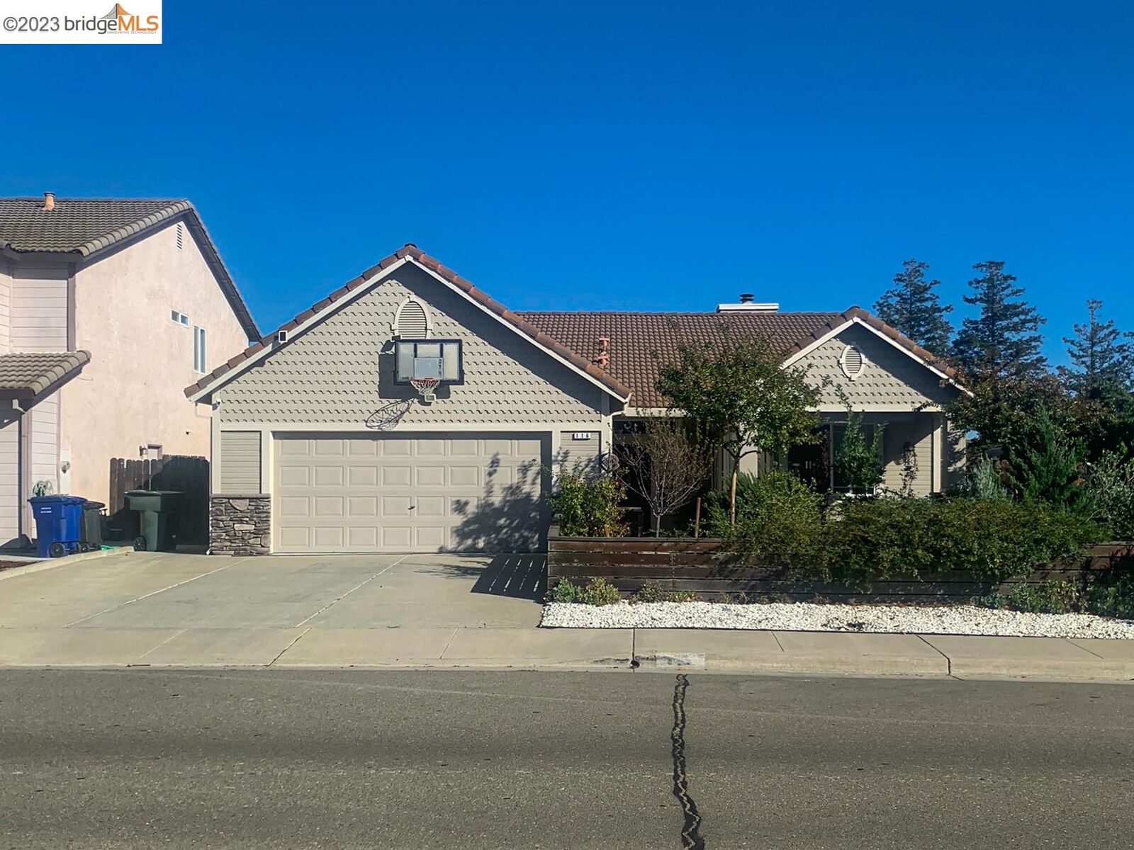 Property Photo: 116 Mercedes Ln CA 94561
