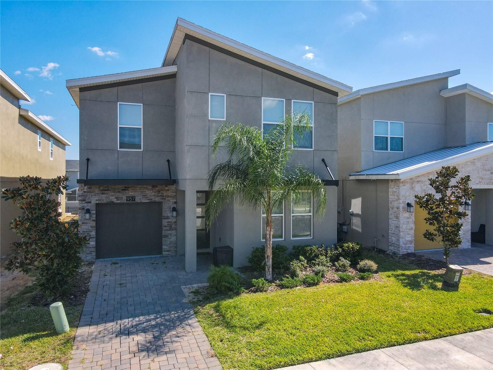 Property Photo:  957 Leader Street  FL 33896 