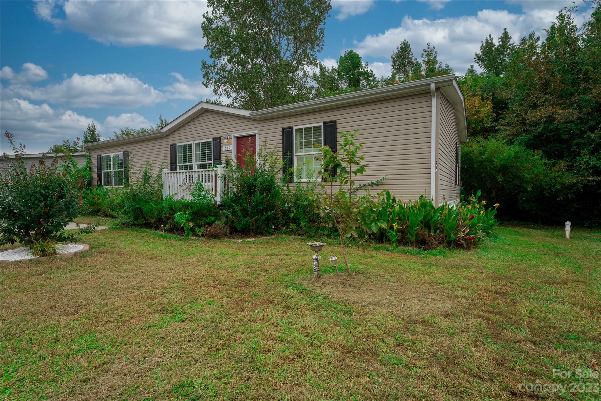 Property Photo: 529 Lancashire Way NC 28025