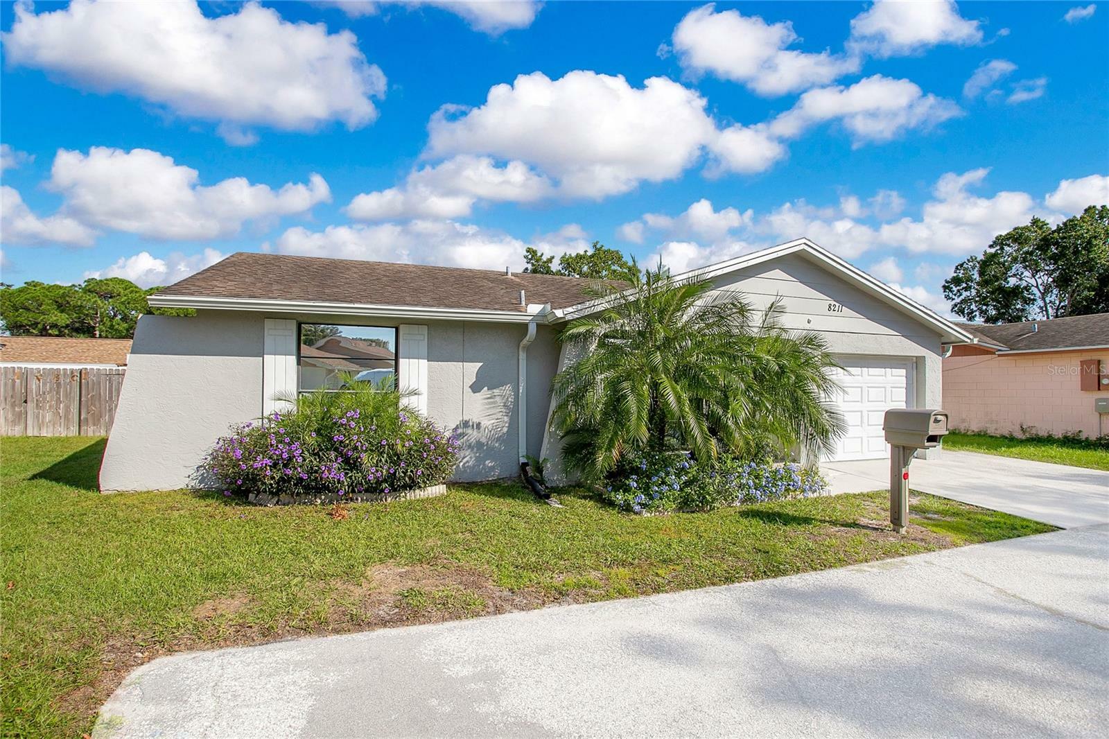 Property Photo: 8211 Abbyhill Place FL 33615