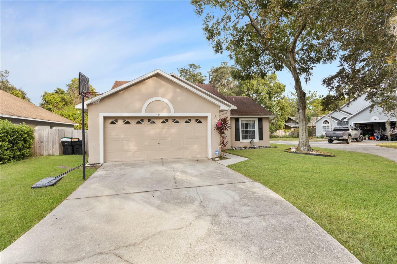 Property Photo:  484 Valencia Place Circle  FL 32825 