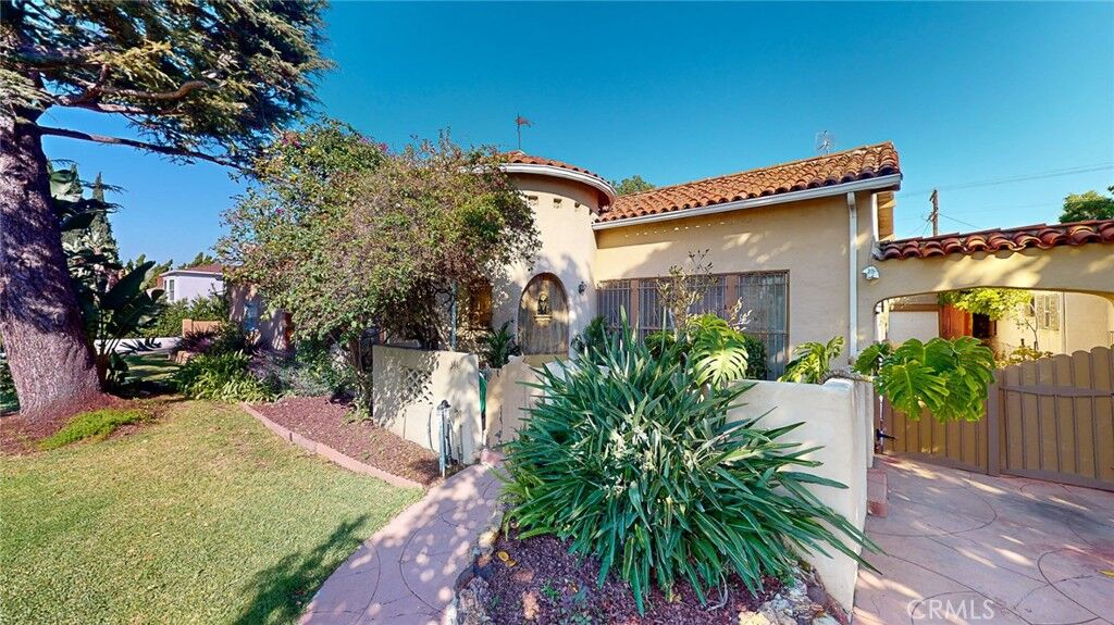 Property Photo:  344 N Vista Street  CA 90036 