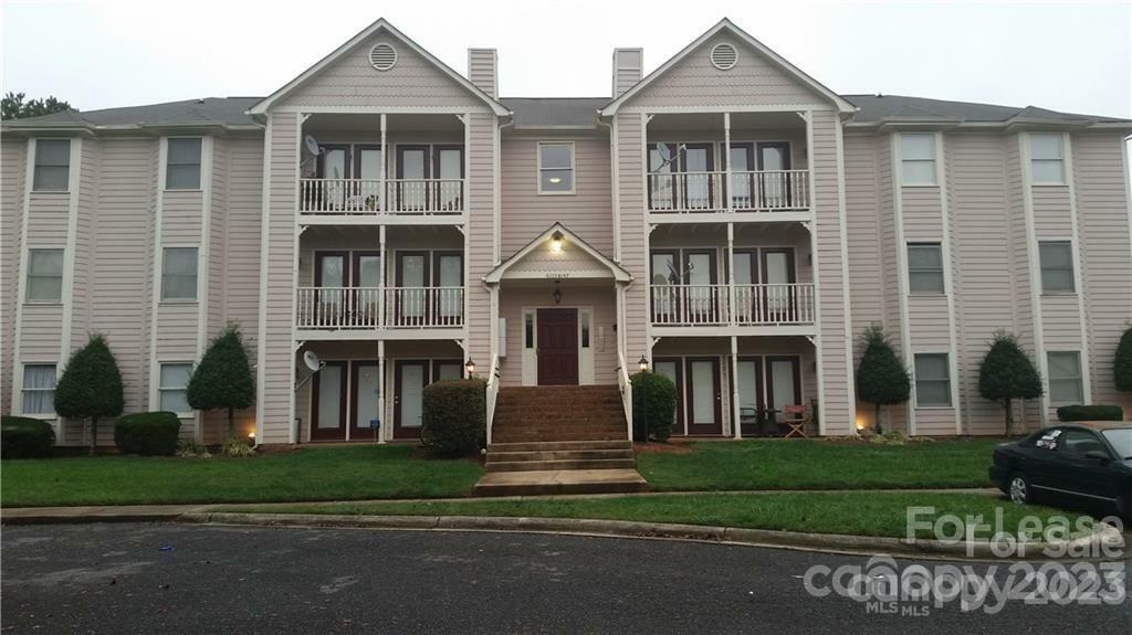 Property Photo: 6146 Meadow Rose Lane NC 28215