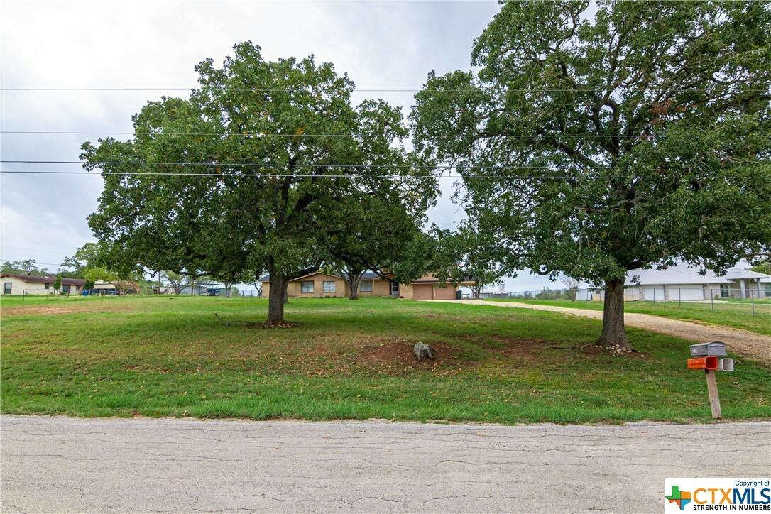 Property Photo:  315 Southwind Loop  TX 78155 