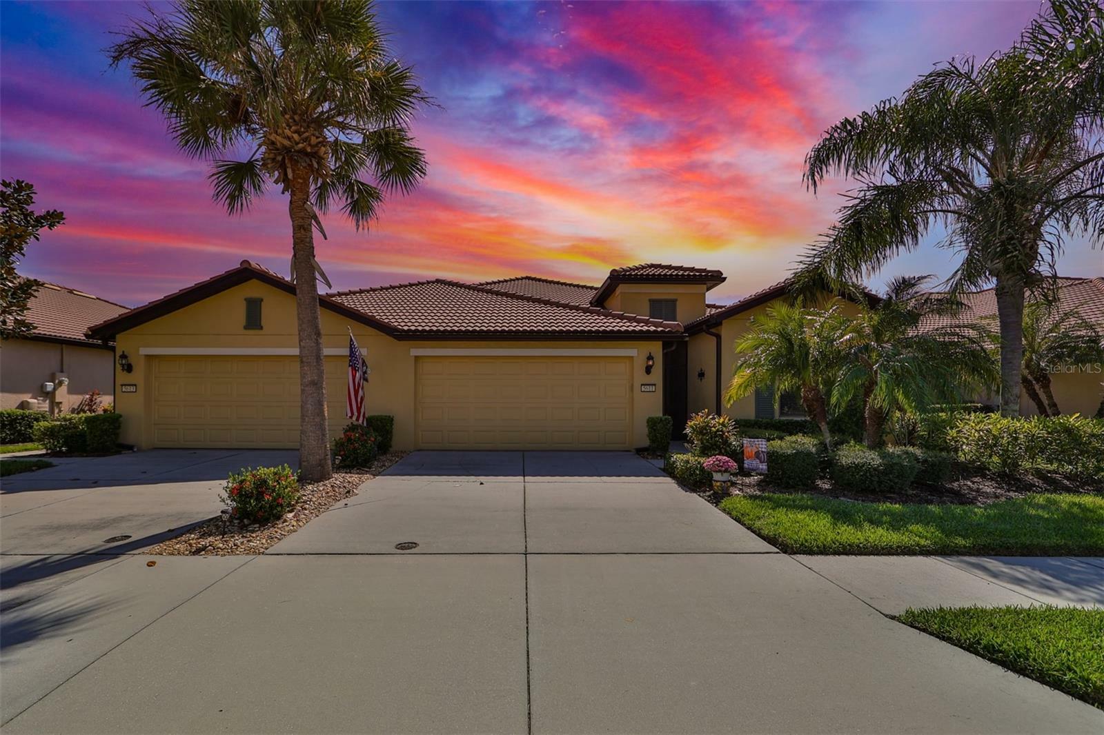 Property Photo:  5611 Sunset Falls Drive  FL 33572 