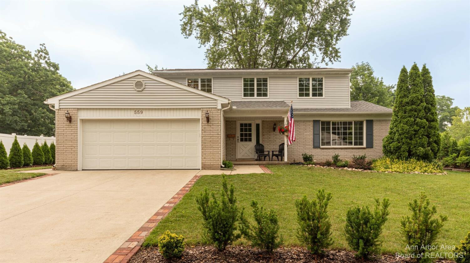 Property Photo: 559 Forestbrooke Drive MI 48176