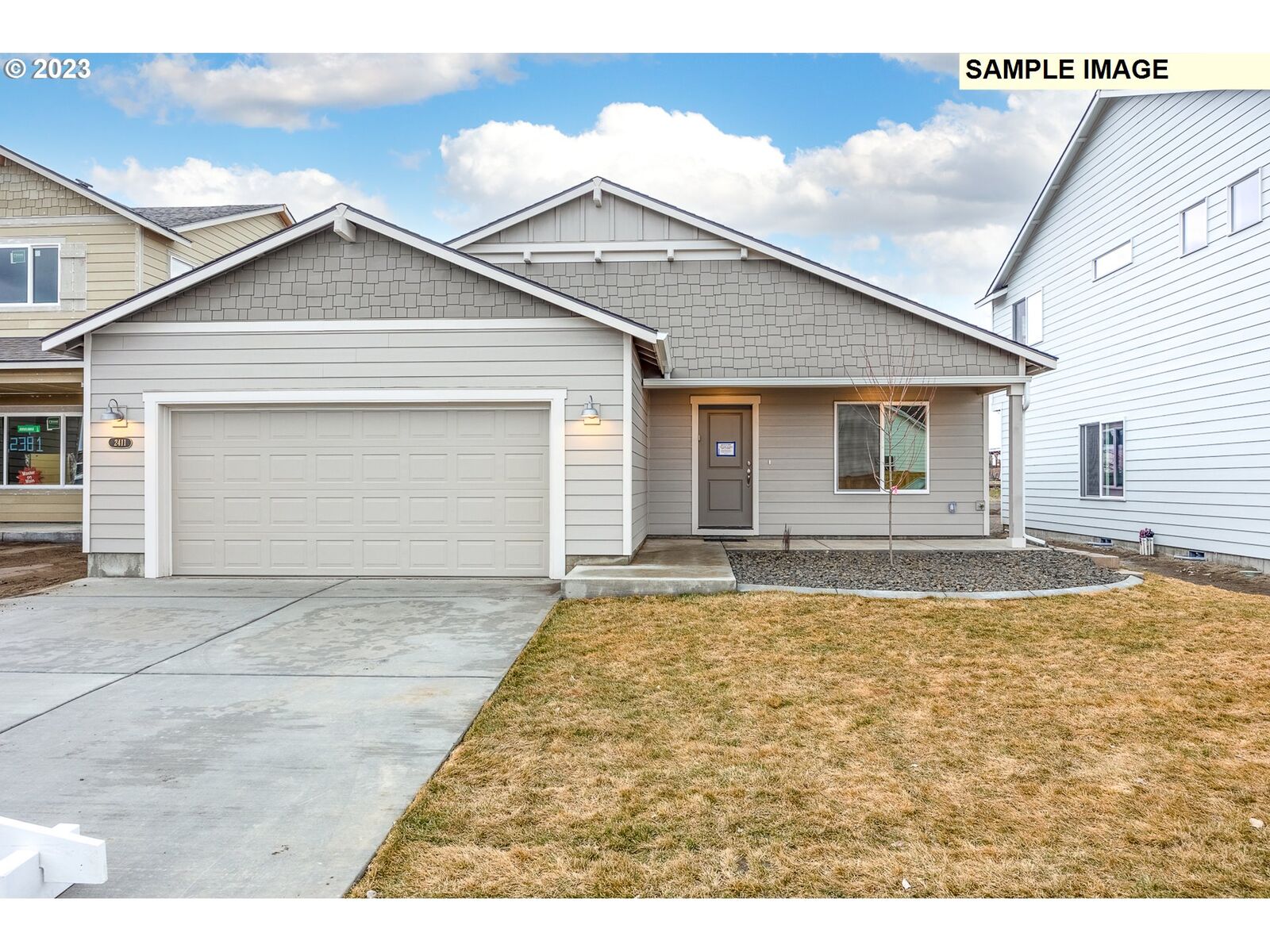 Property Photo: 553 E Bella Vista Ave OR 97838