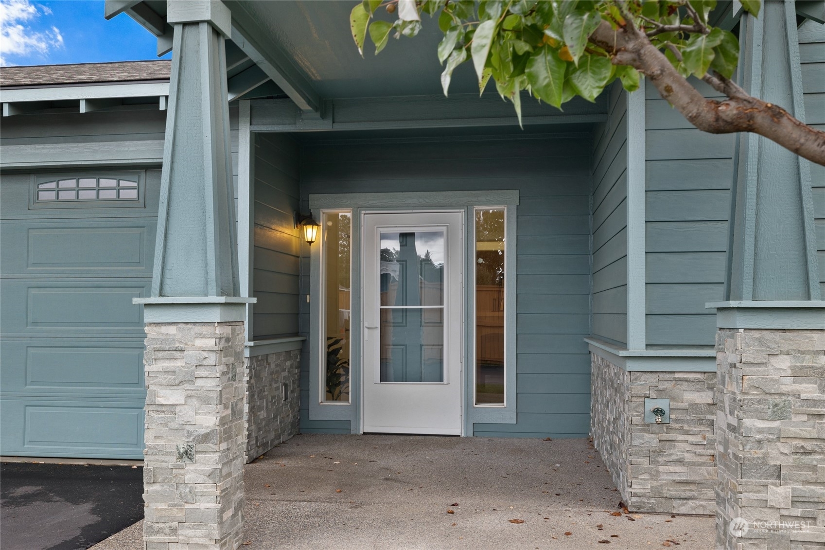 Property Photo:  803 S Willow Street 701  WA 98926 