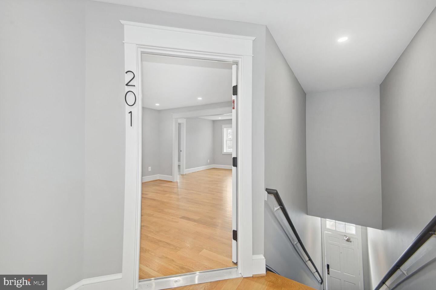 Property Photo: 11 S Madison Street 201 VA 20117