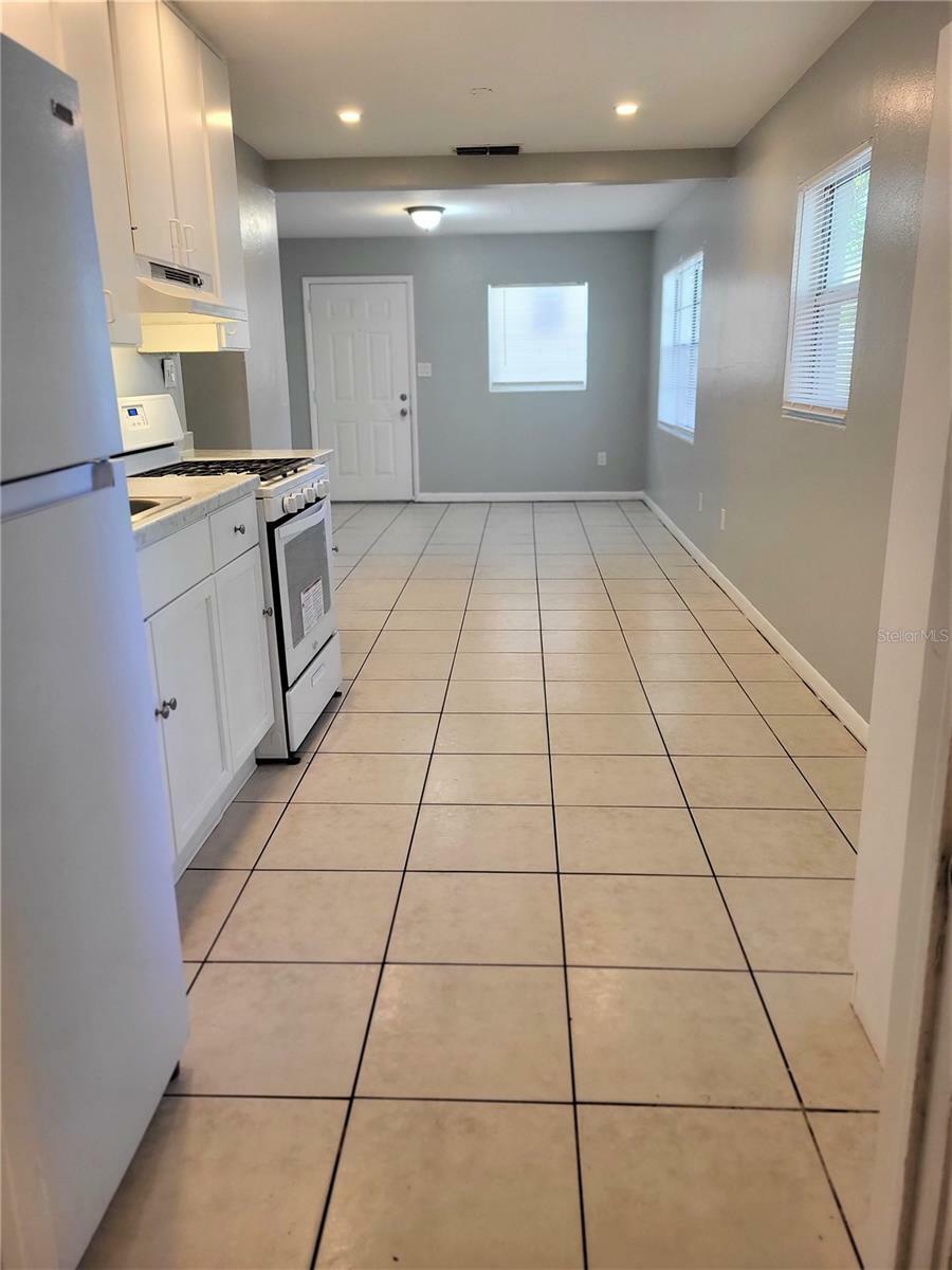 Property Photo:  918 NW 40th Avenue  FL 32609 