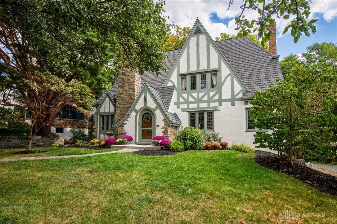 Property Photo:  1310 Park Ridge Place  OH 45208 