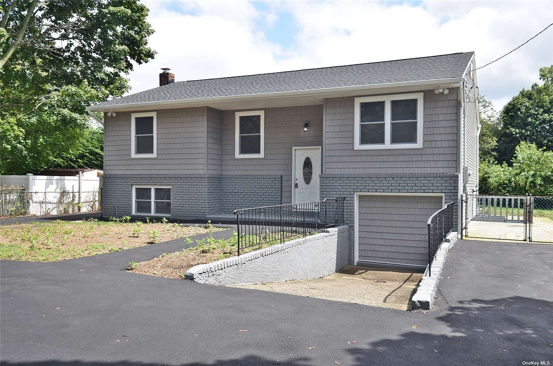 Property Photo:  1671 N Gardiner Drive  NY 11706 