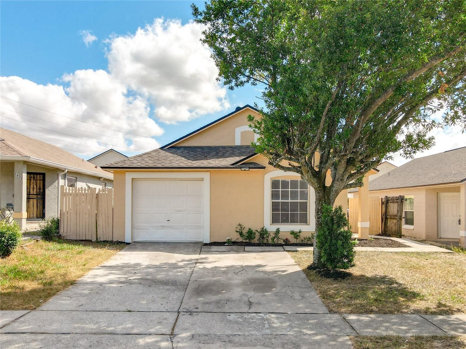 Property Photo:  5636 Silver Spruce Drive  FL 32808