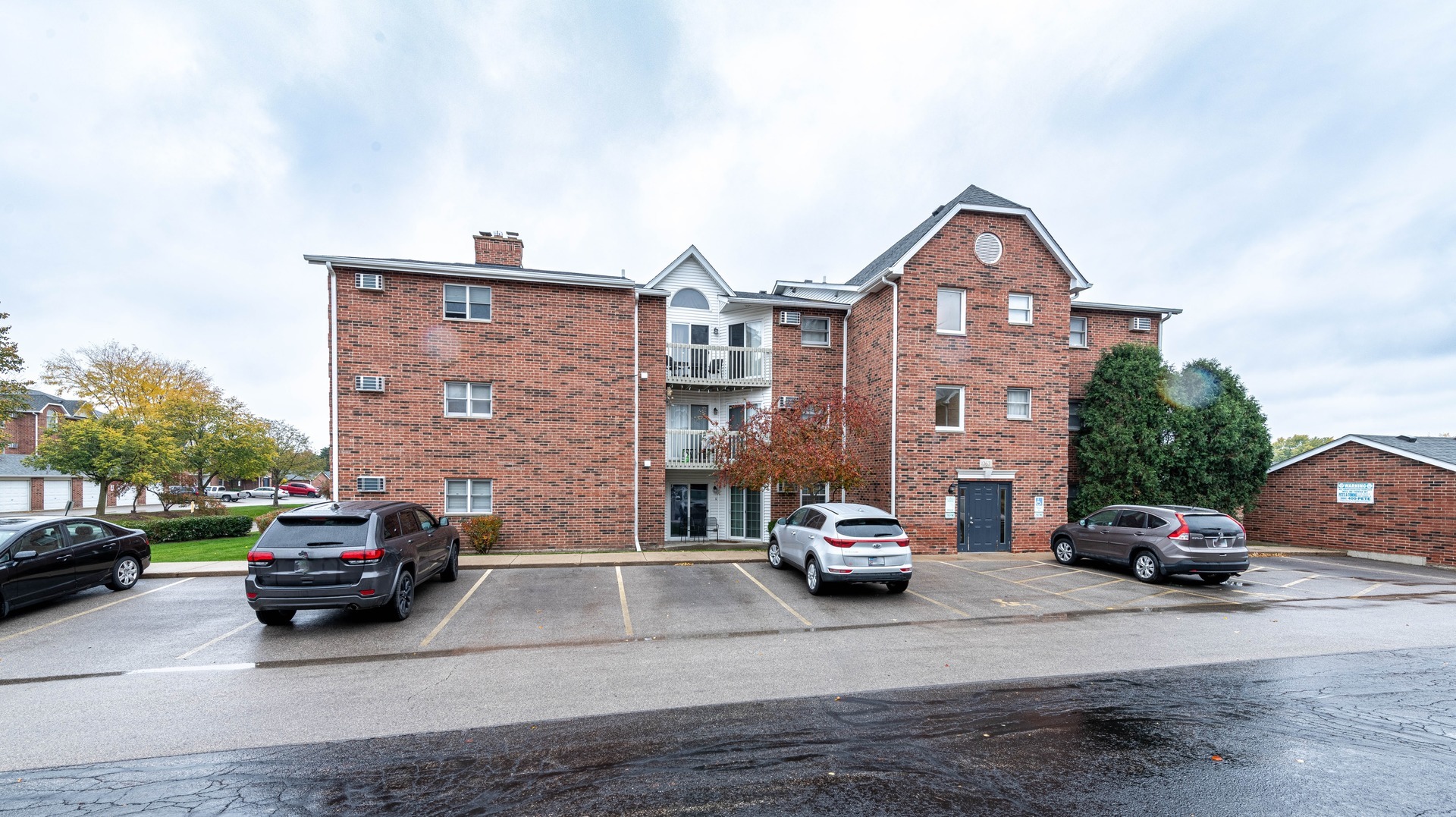 Property Photo: 1363 Cunat Court 2C IL 60156