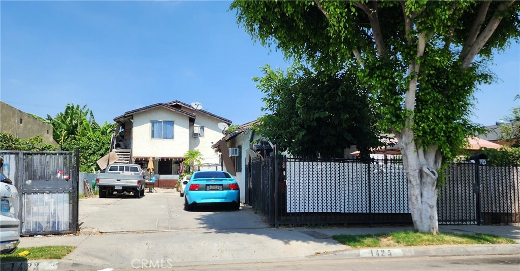 Property Photo:  1423 E 78th Street  CA 90001 