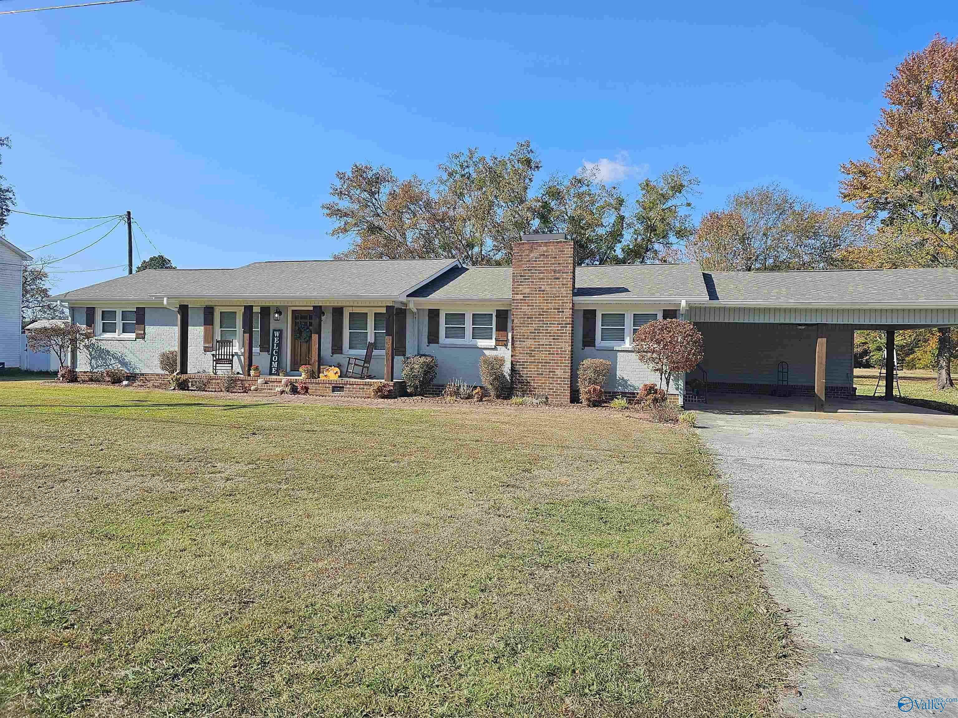 Property Photo:  3957 US Highway 31 SW  AL 35622 