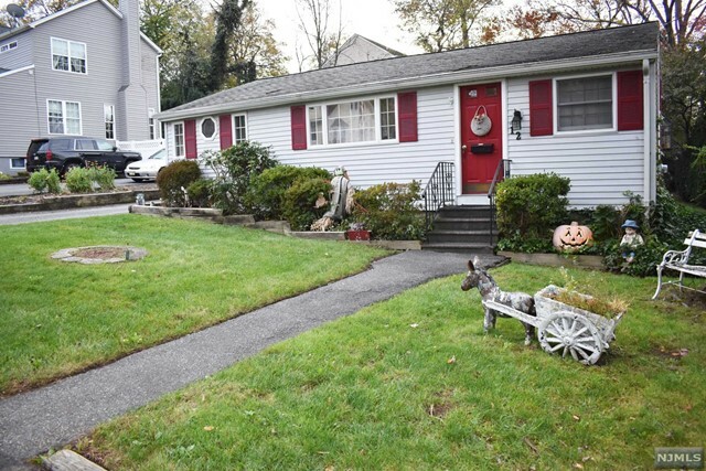 Property Photo:  12 Iroquois Avenue  NJ 07035 