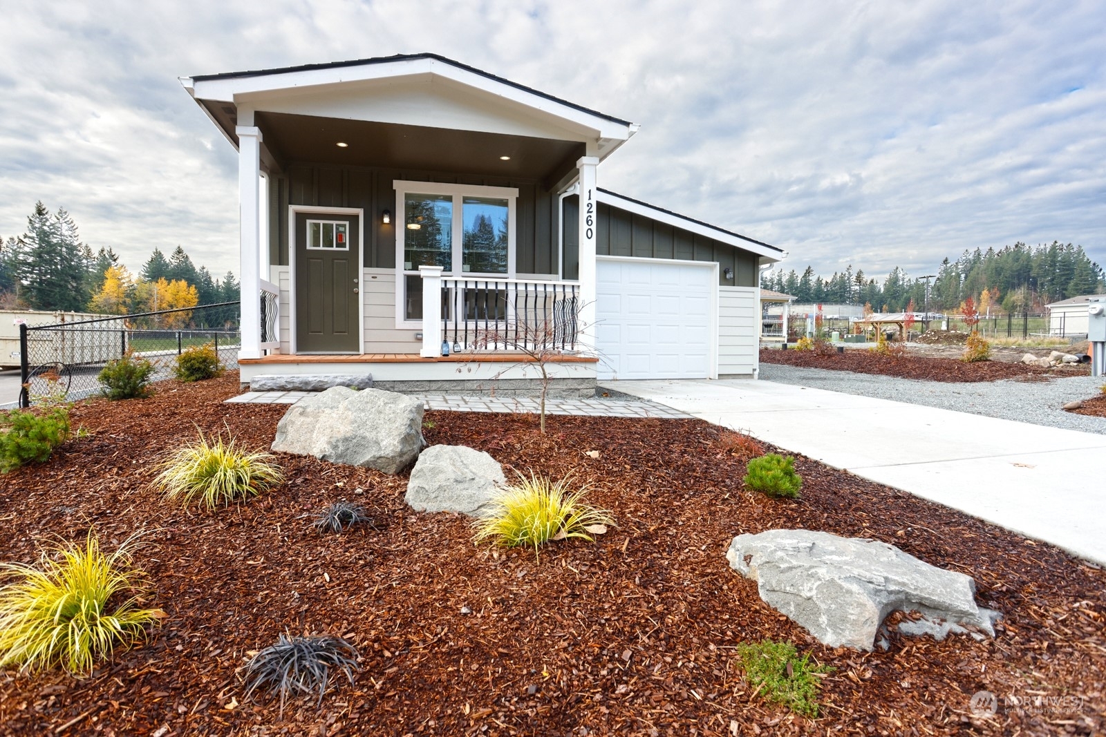 Property Photo:  1260  Orangewood Street 17  WA 98022 