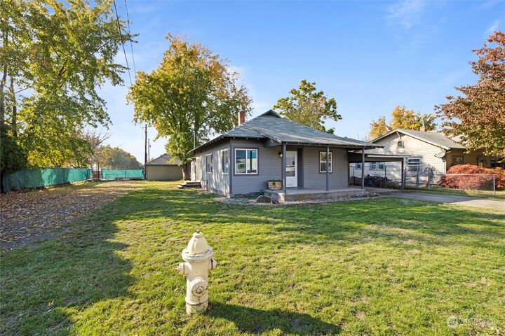 Property Photo:  203 Avery Street  WA 99362 