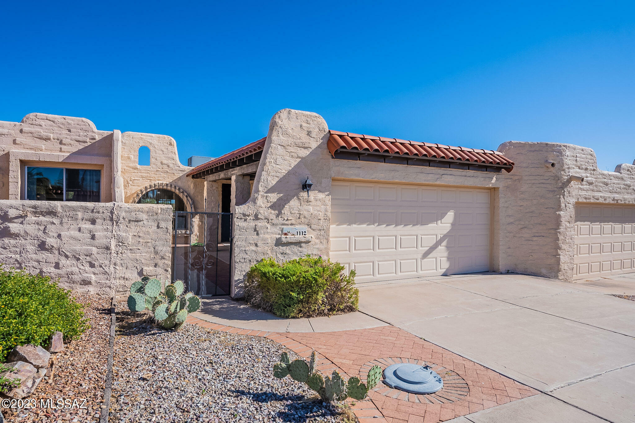 Property Photo:  1112 W Crculo Del Norte  AZ 85614 