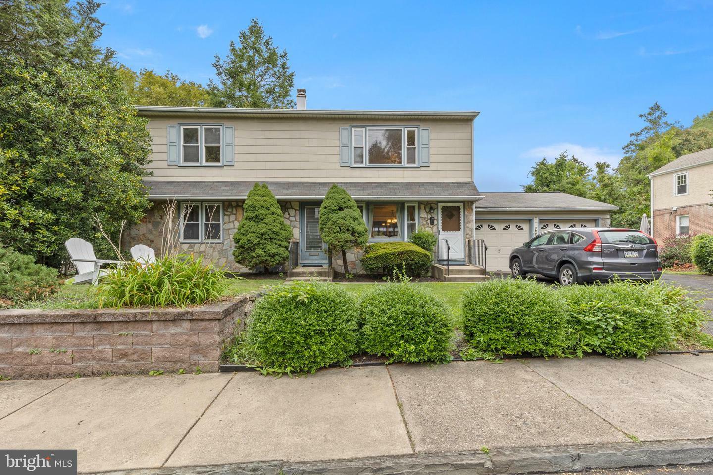 Property Photo:  209 Hillside Avenue  PA 19046 