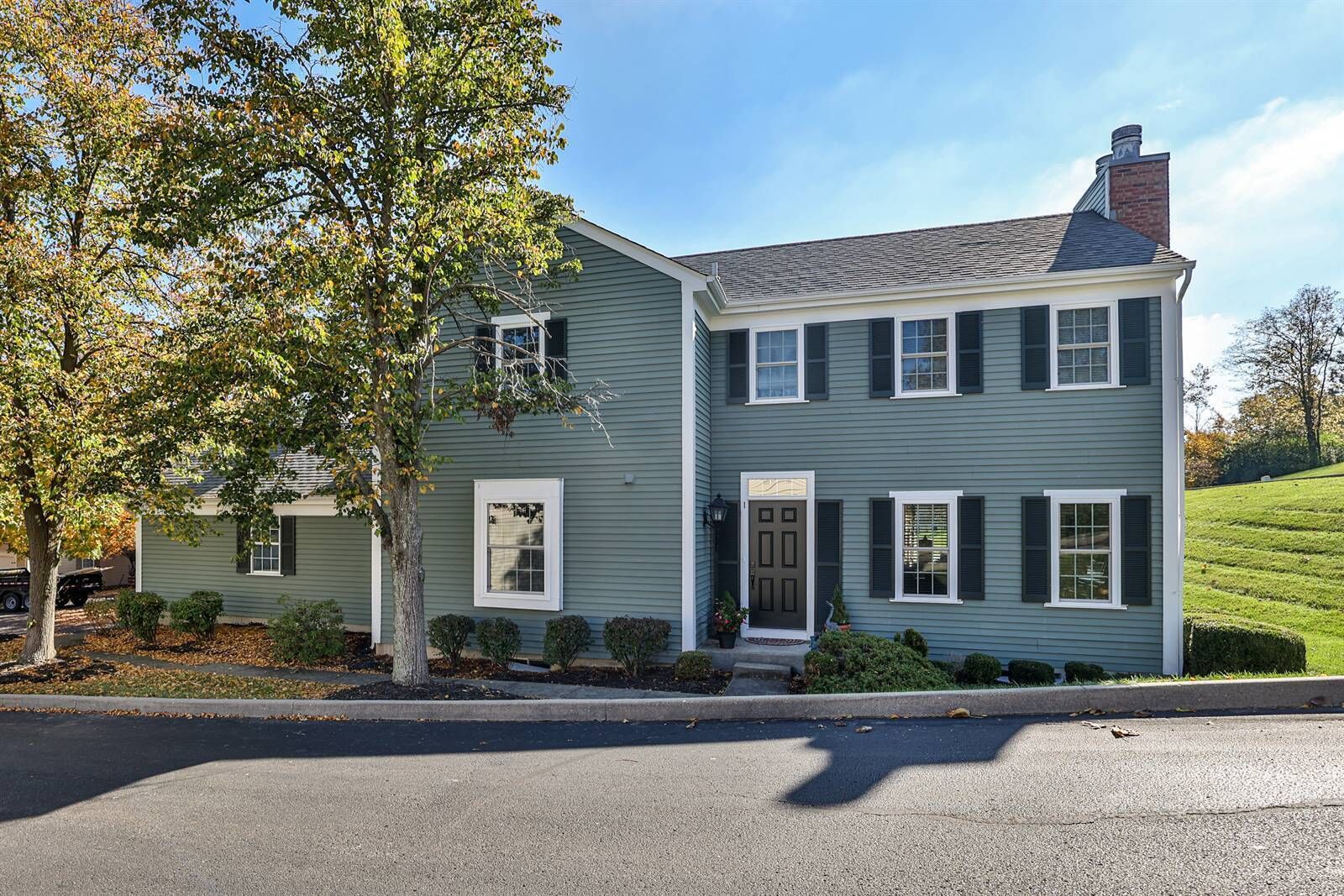 Property Photo:  1 Old Duxbury Ct  OH 45014 
