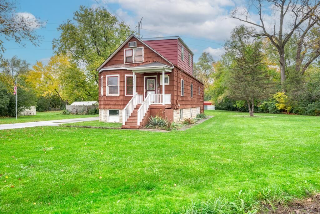 Property Photo: 1304 Blackstone Avenue IL 60480