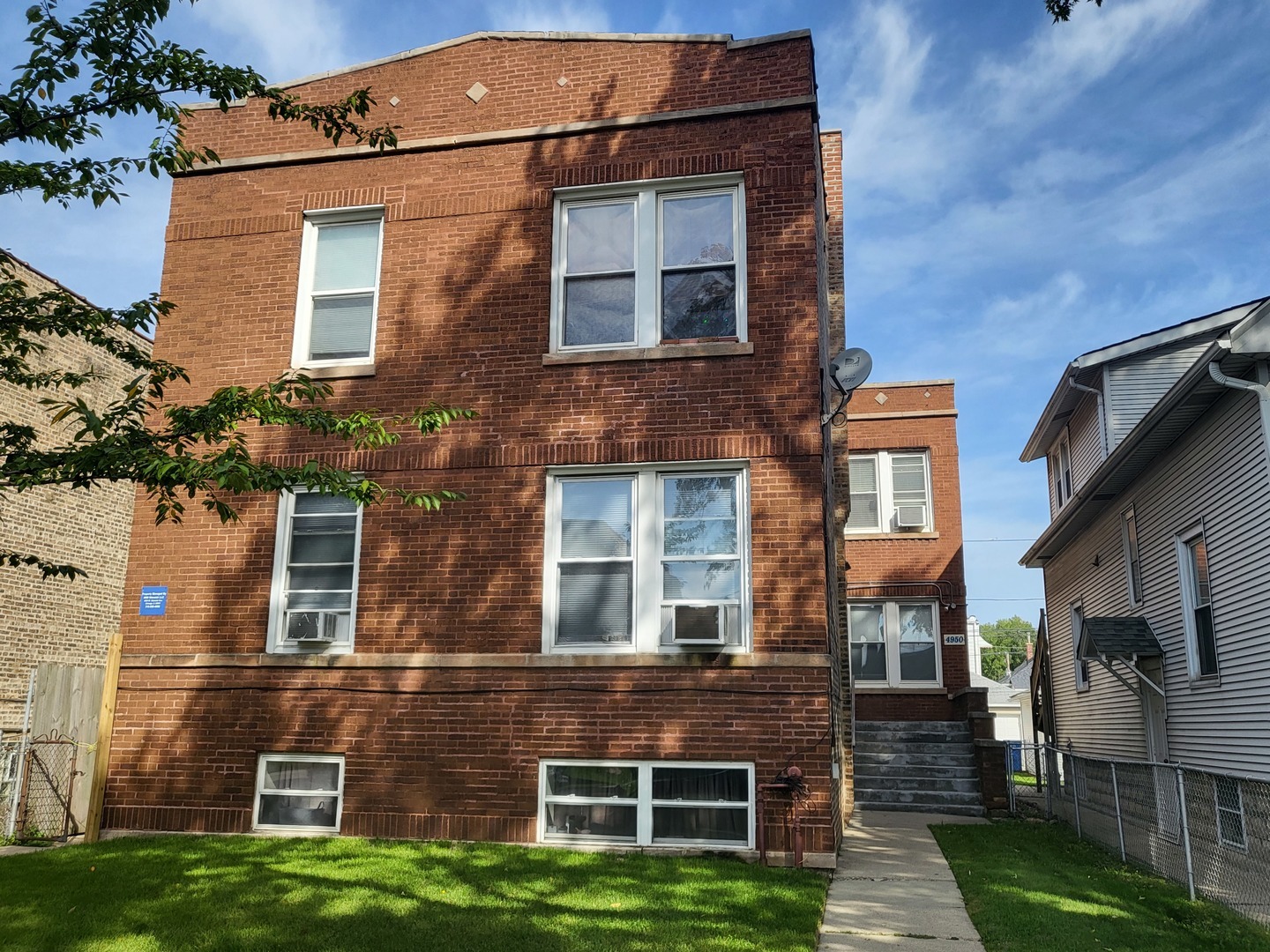 Property Photo:  4950 W Warwick Avenue 2F  IL 60641 