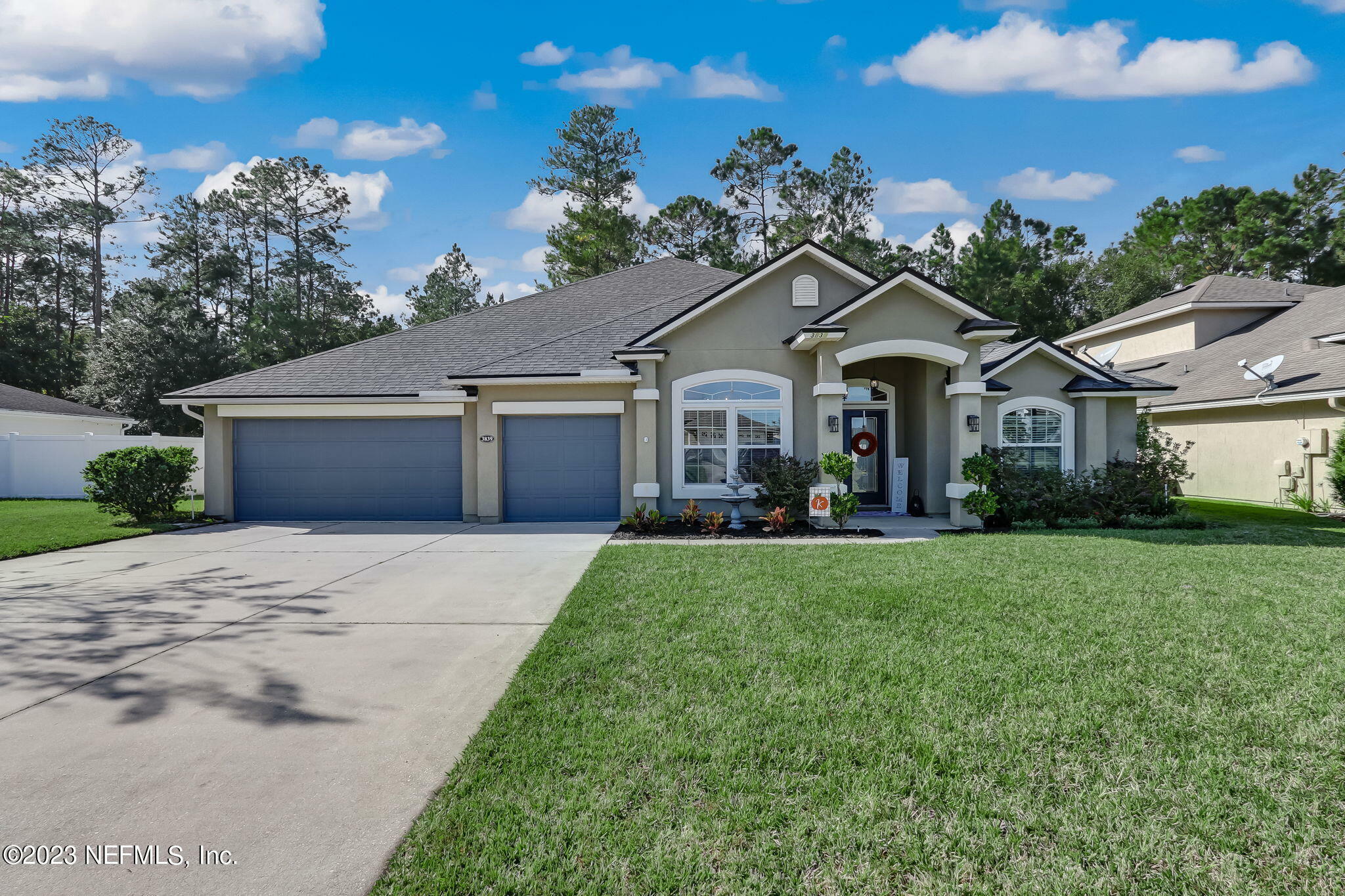 Property Photo: 3839 Trail Ridge Rd FL 32068