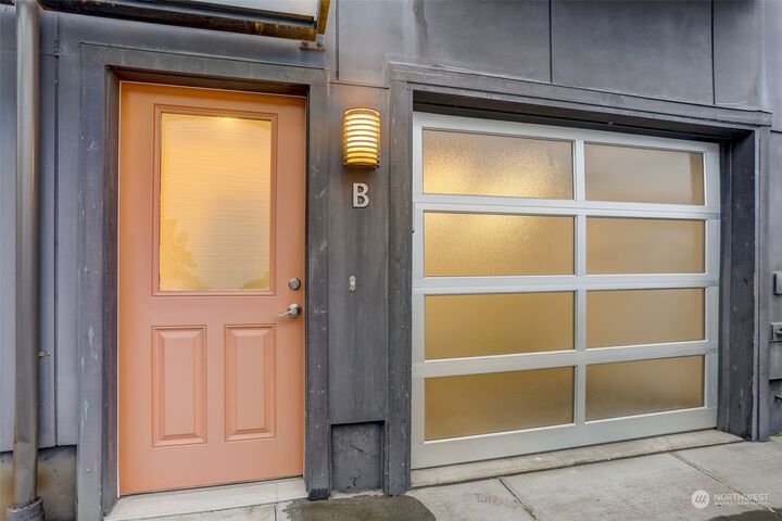 Property Photo: 1704 Dexter Avenue N B WA 98109