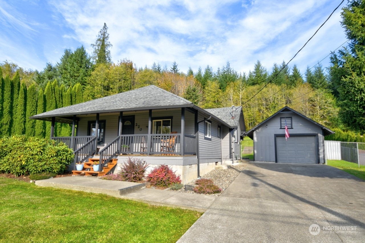 Property Photo:  220 E Beck Street  WA 98557 