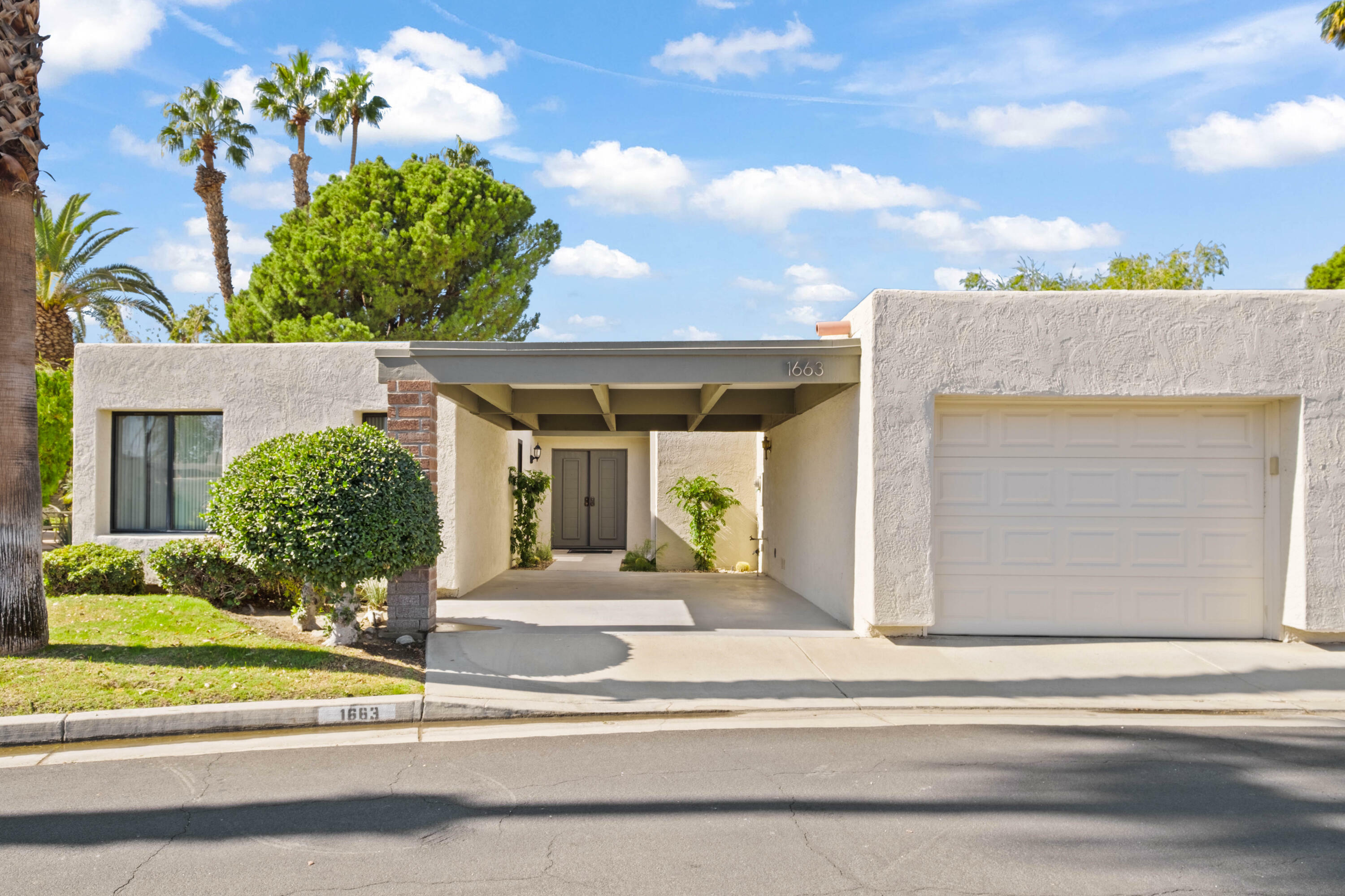 Property Photo: 1663 Paseo De La Palma CA 92264