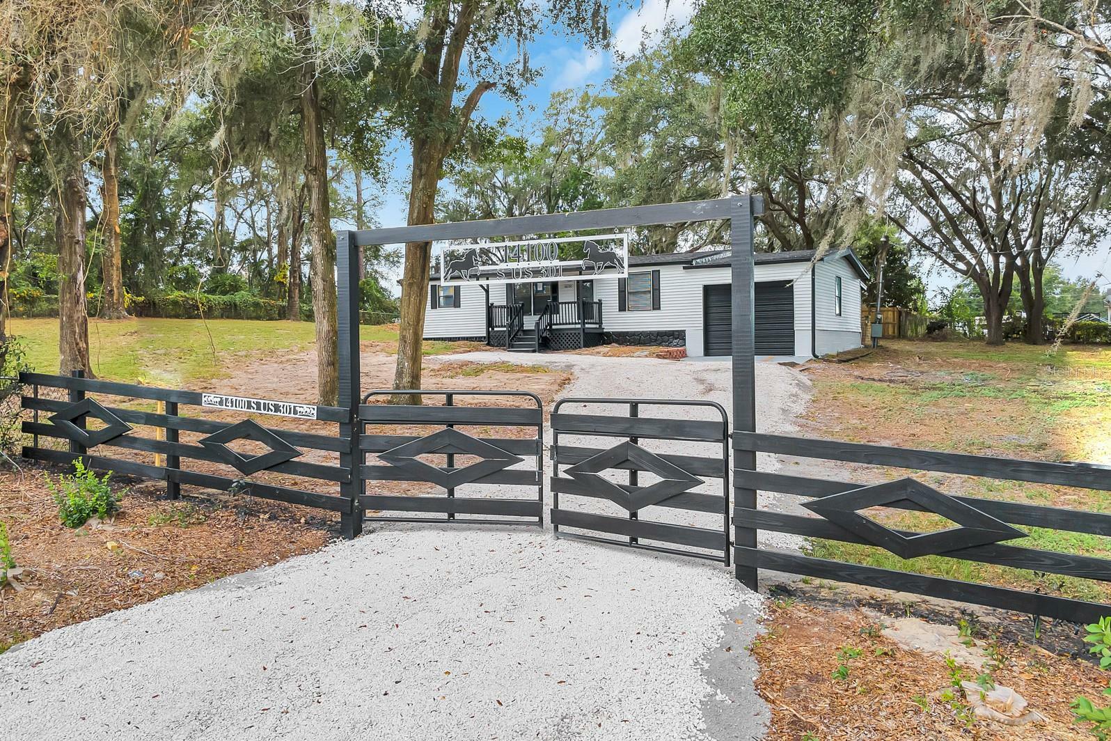 Property Photo: 14100 S US Highway 301 FL 34491