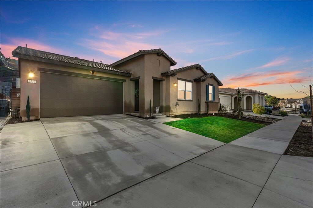 Property Photo: 2750 Santa Fiora Drive CA 92882