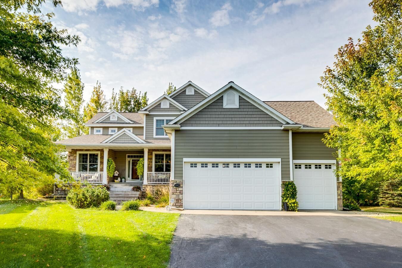 Property Photo:  1541 Oakview Court  MN 55038 