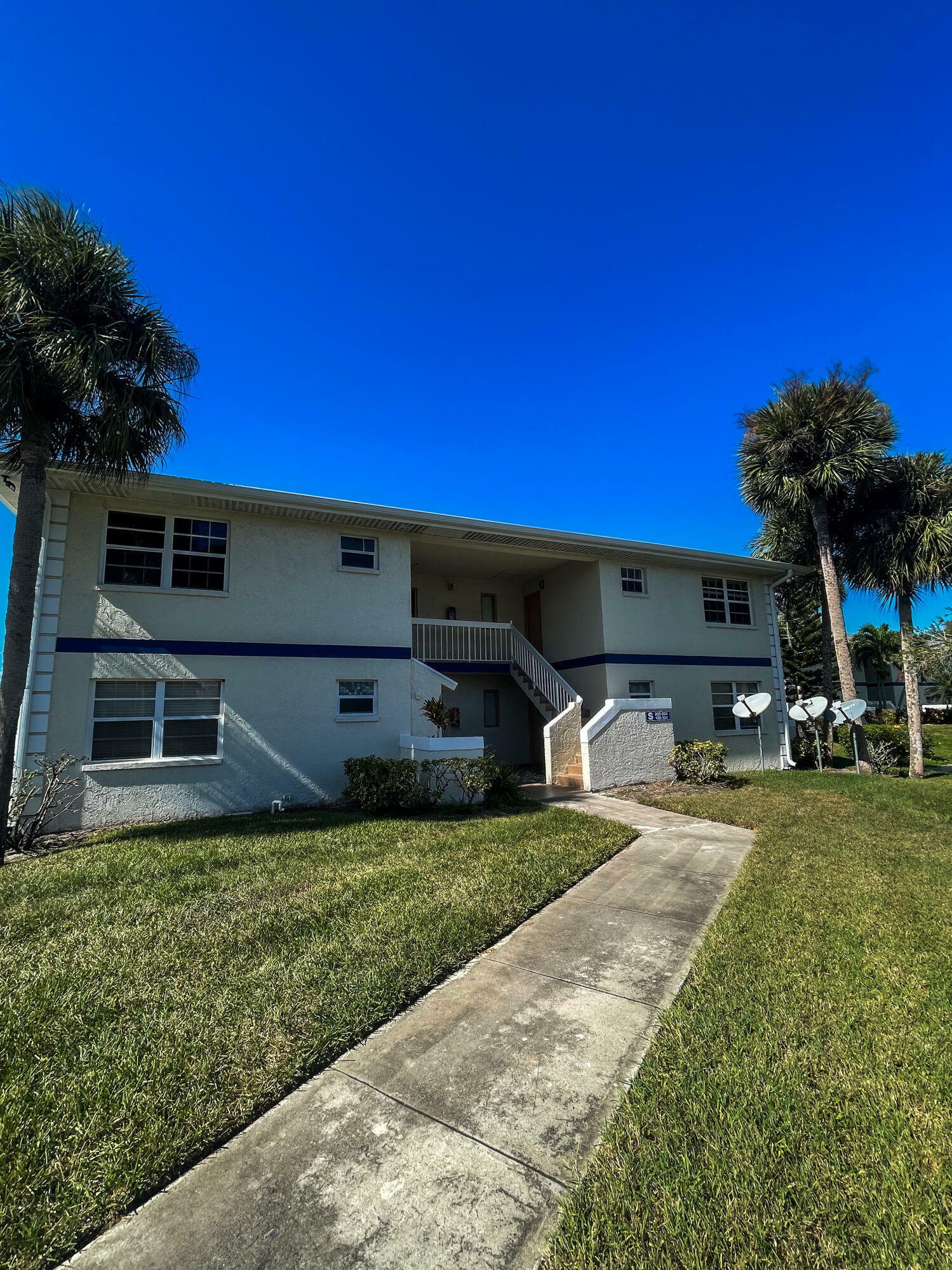 Property Photo:  1529 SE Royal Green Circle 102  FL 34952 