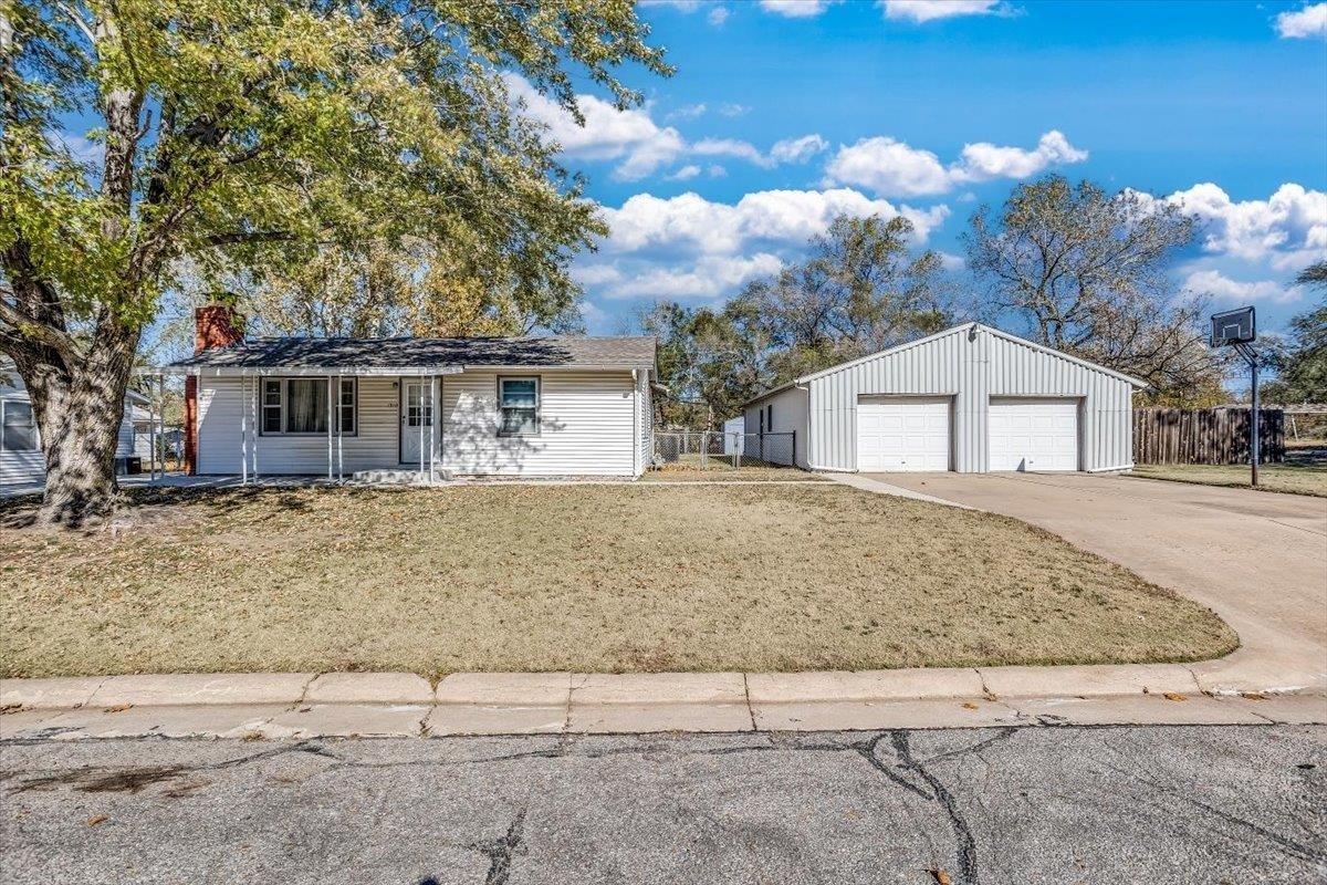 Property Photo:  1910 E Gary St  KS 67219 