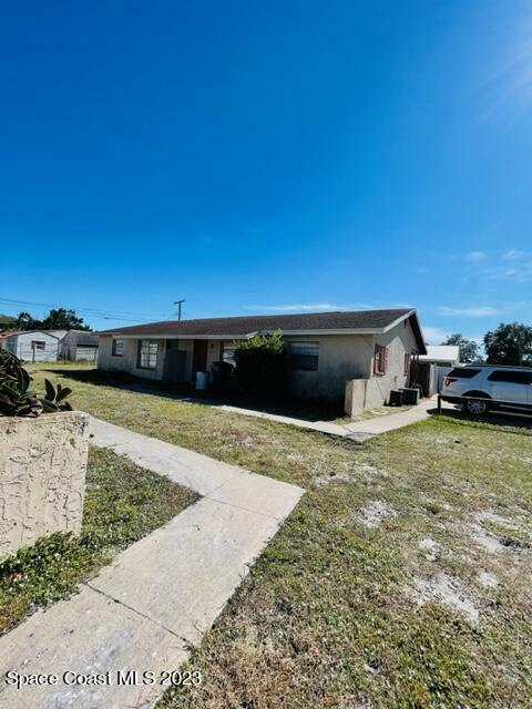 Property Photo: 101 Lagrange Avenue FL 32796