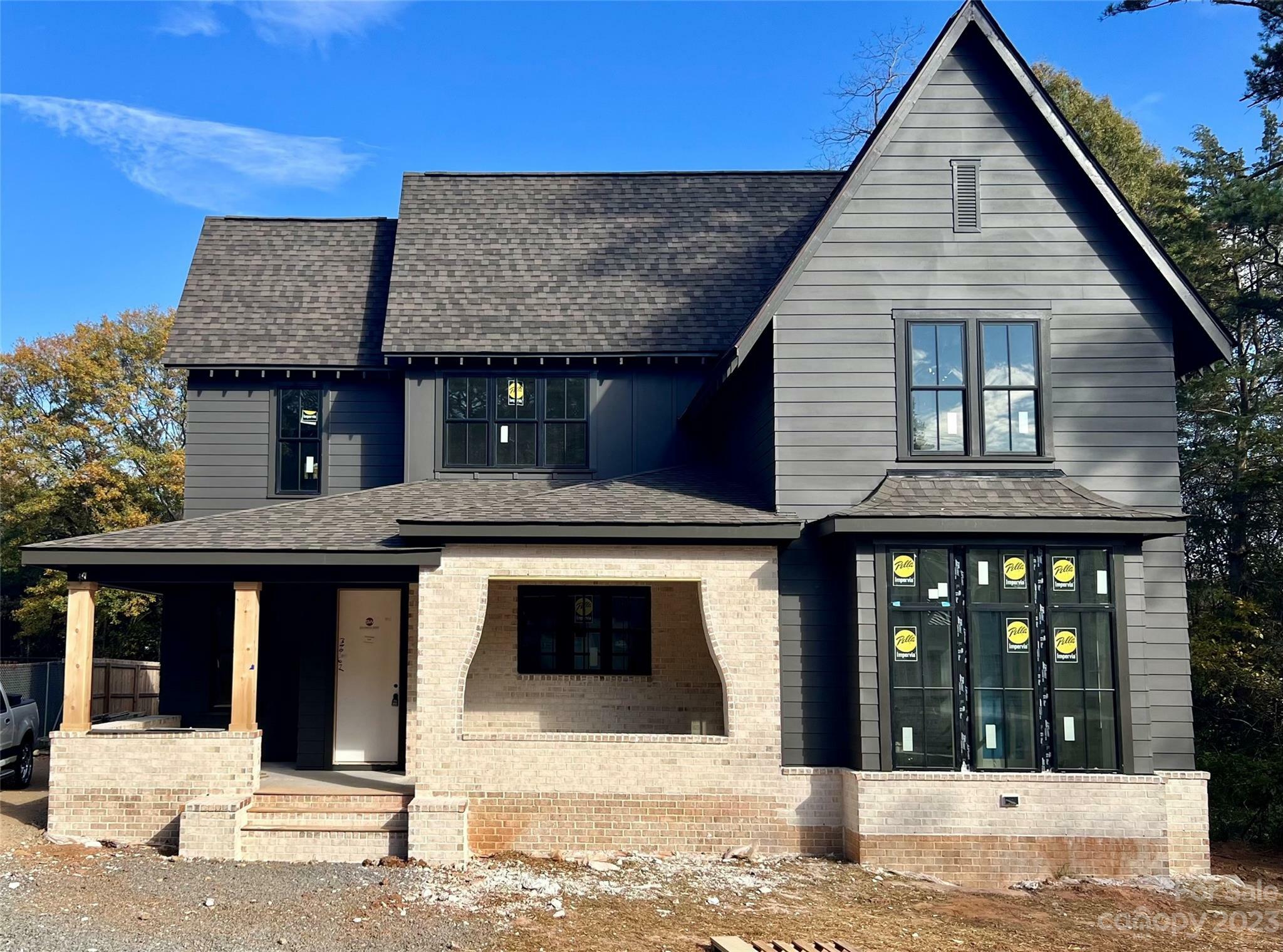 Property Photo: 833 Tennyson Drive NC 28208