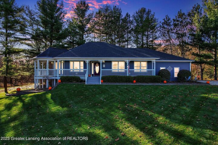 7640 W Hidden Lakes Drive  Perry MI 48882 photo